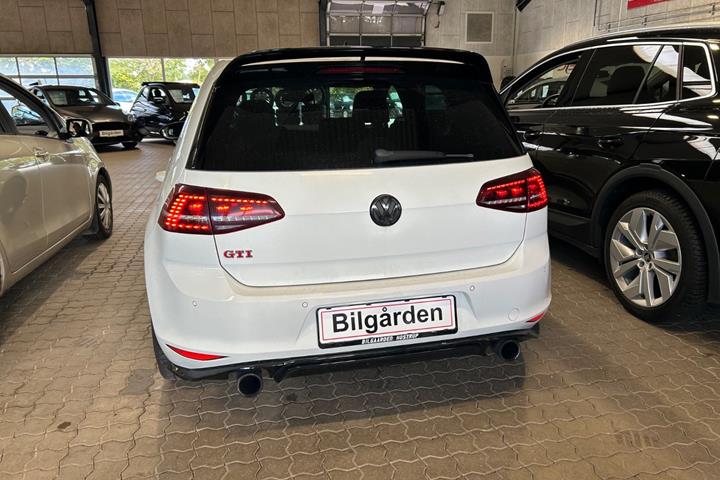 Hvid VW Golf VII fra 2016