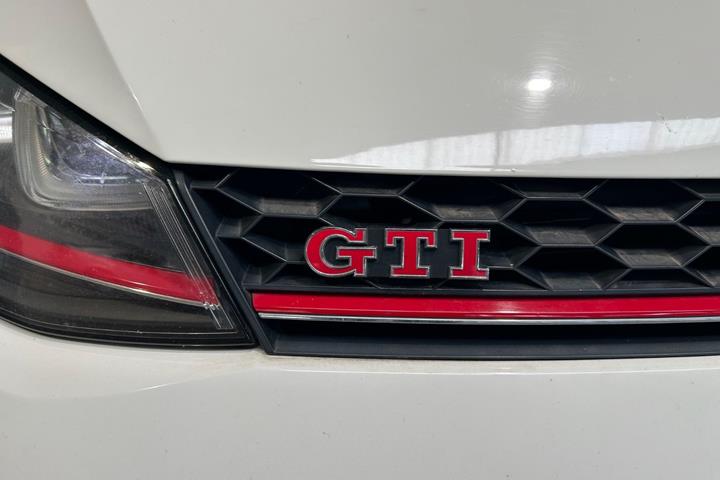 Hvid VW Golf VII fra 2016
