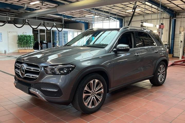 Grå Mercedes GLE350 de fra 2022