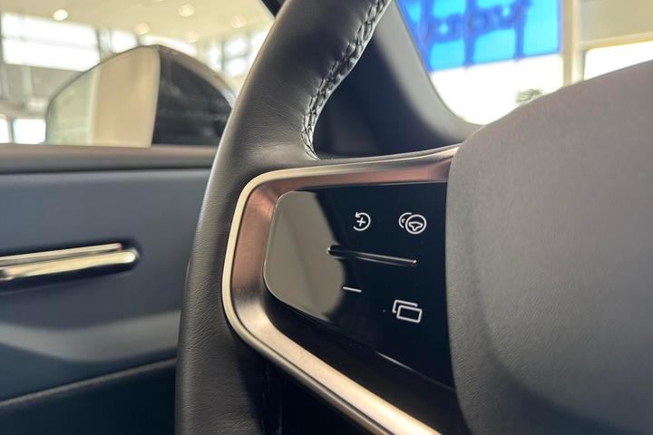 Grå Volvo EX30 fra 2024