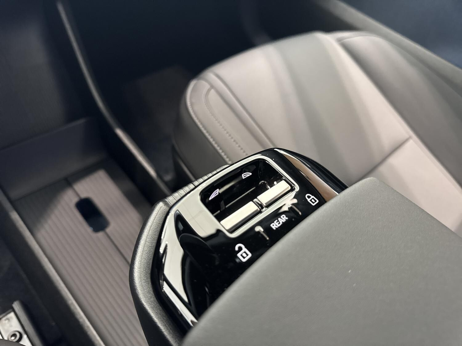 Grå Volvo EX30 fra 2024