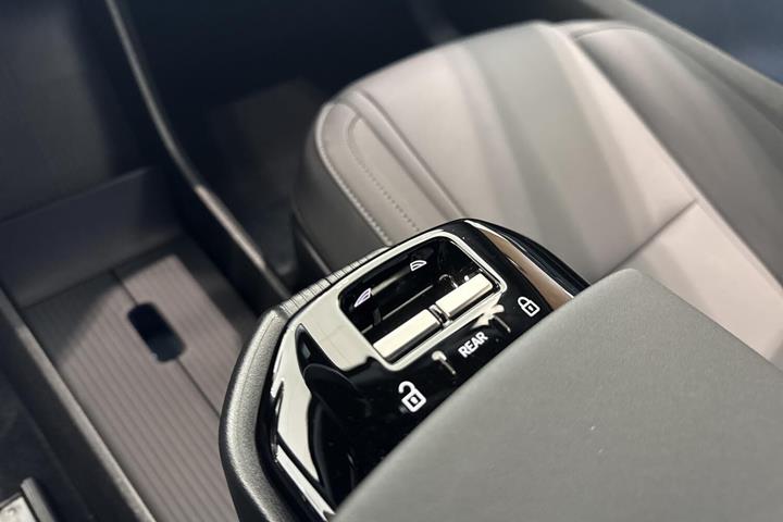 Grå Volvo EX30 fra 2024