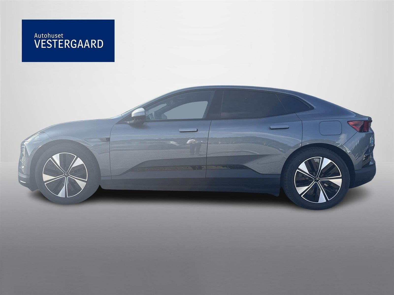 Grå Polestar 4 fra 2026