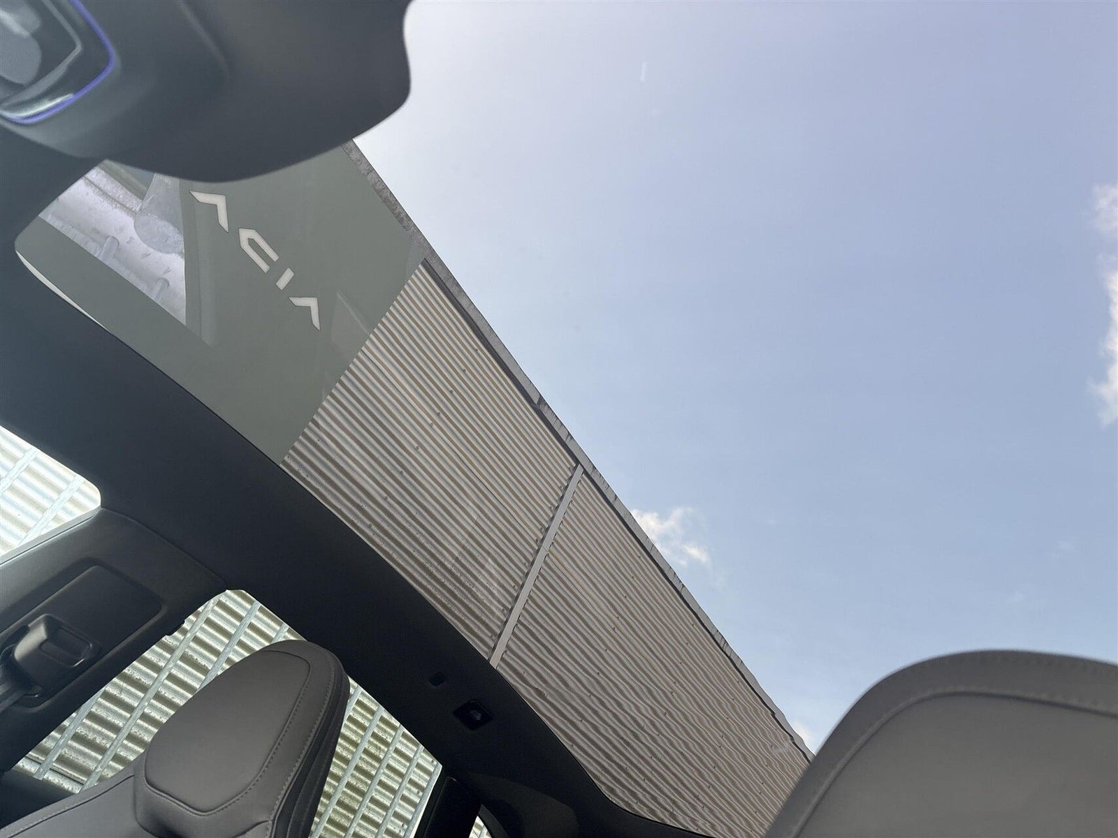 Grå Polestar 4 fra 2026