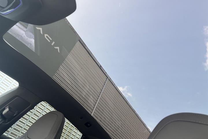 Grå Polestar 4 fra 2026