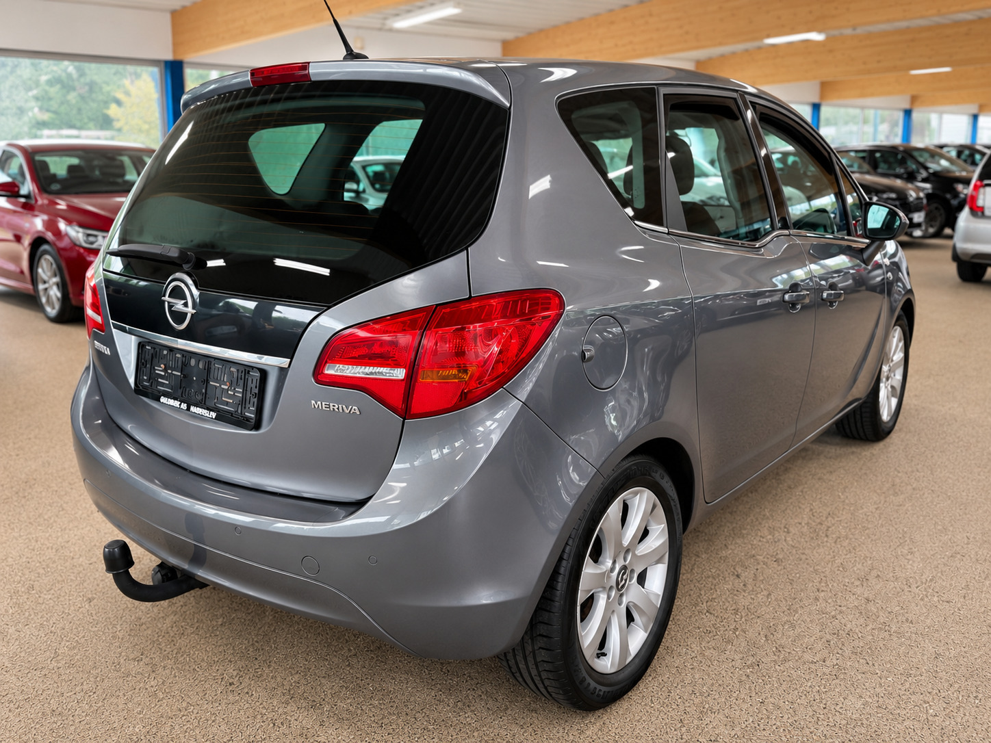 Blå Opel Meriva fra 2016