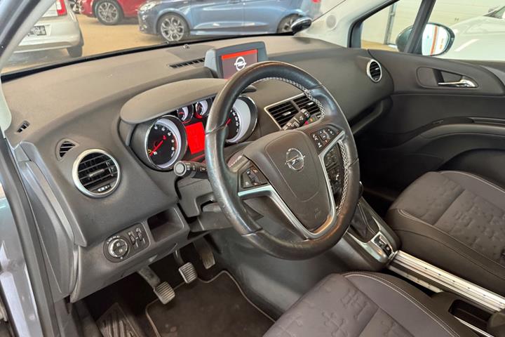 Blå Opel Meriva fra 2016
