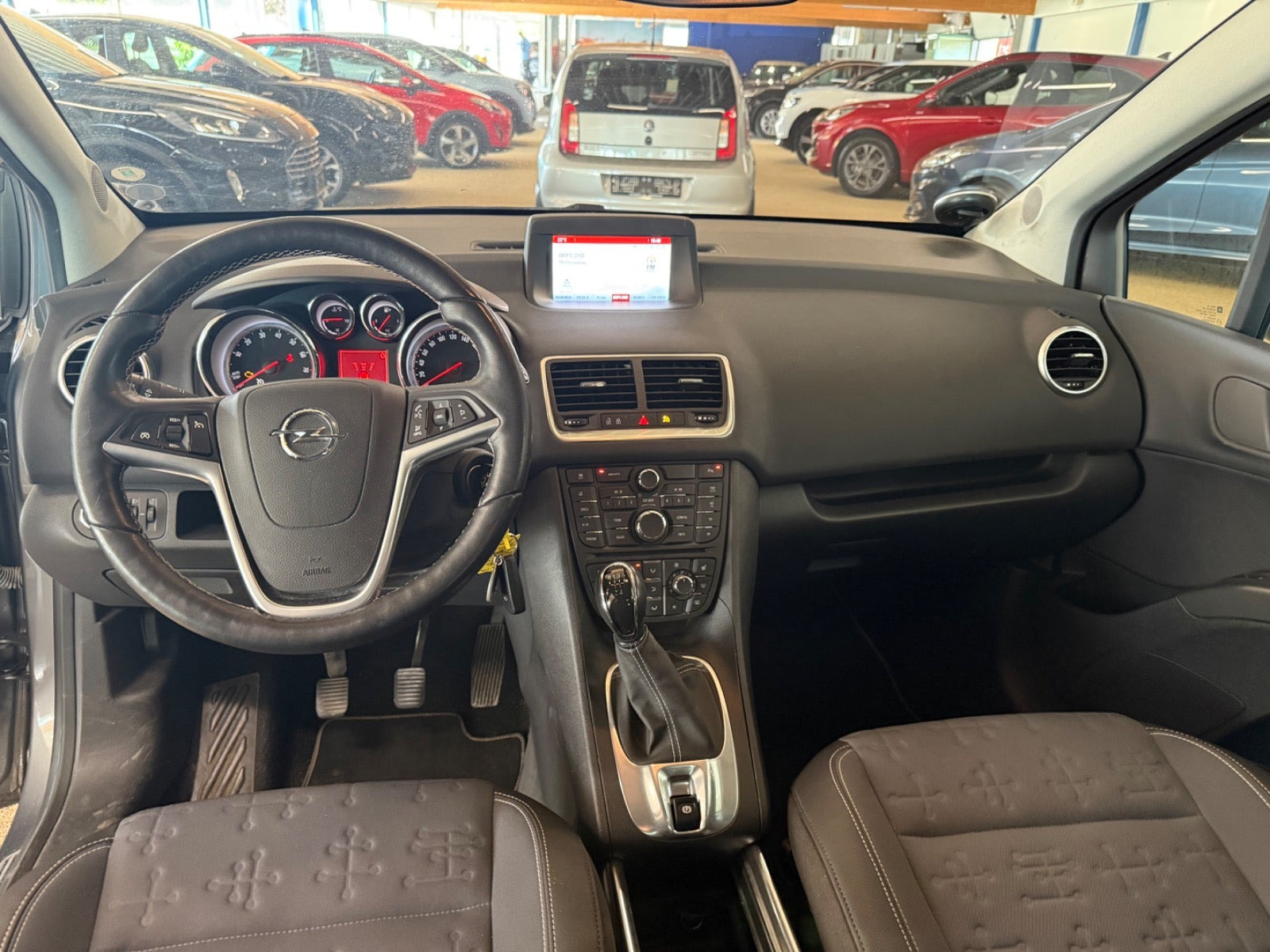 Blå Opel Meriva fra 2016