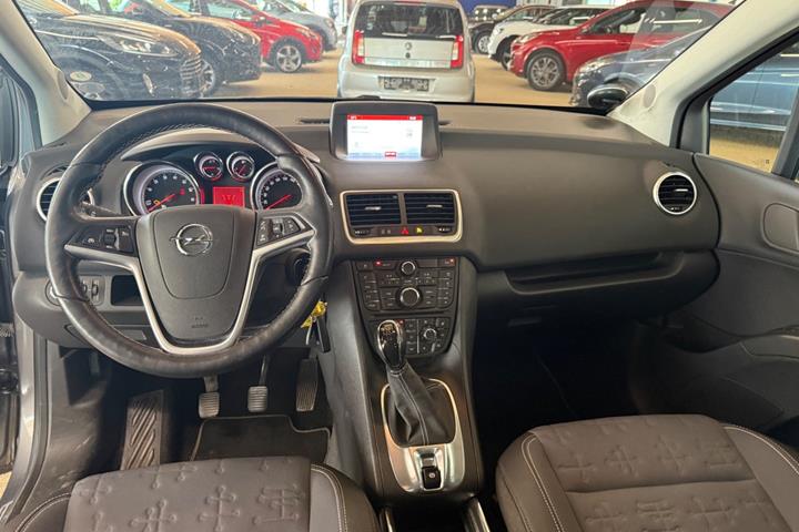 Blå Opel Meriva fra 2016