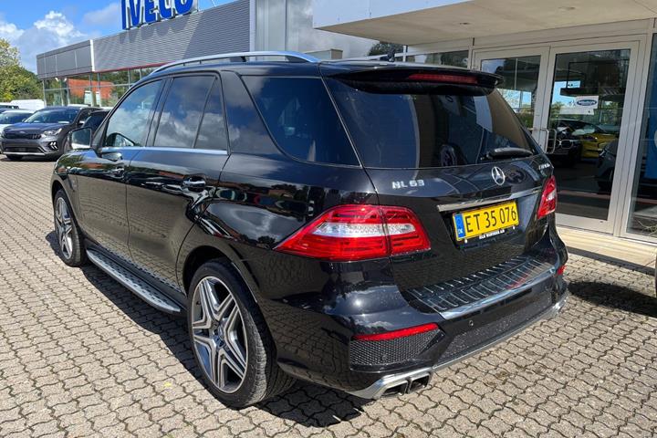 Sort Mercedes ML63 fra 2014