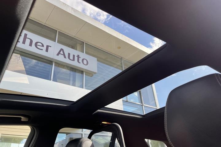 Sort Mercedes ML63 fra 2014