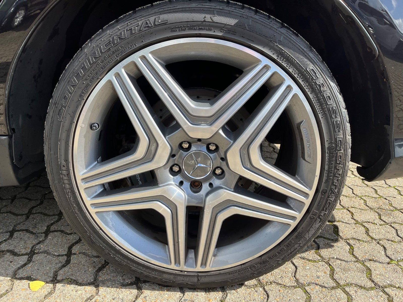 Sort Mercedes ML63 fra 2014