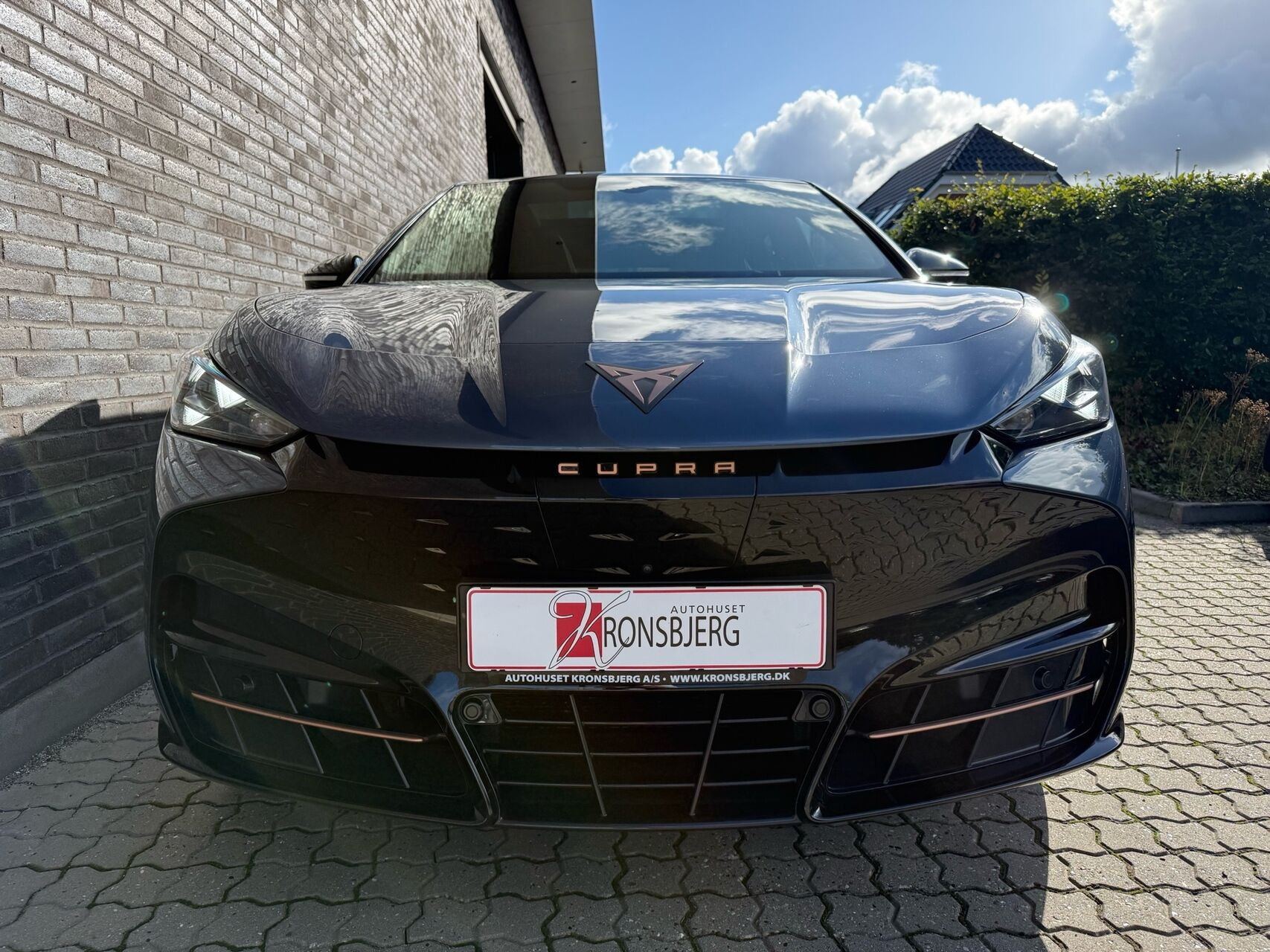 Blå Cupra Tavascan fra 2025