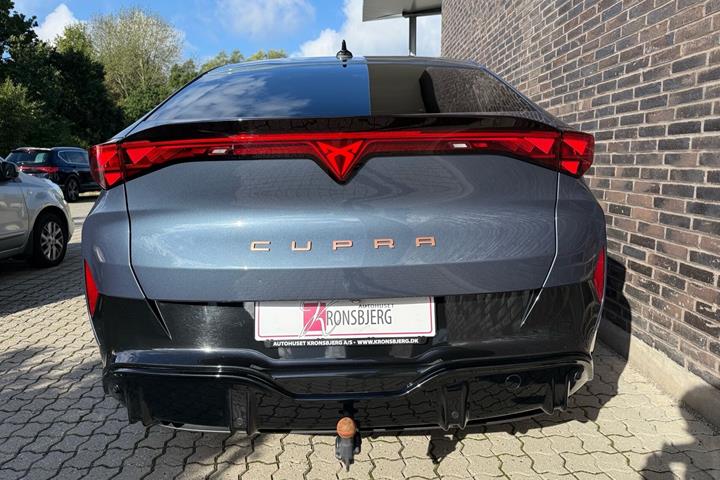 Blå Cupra Tavascan fra 2025