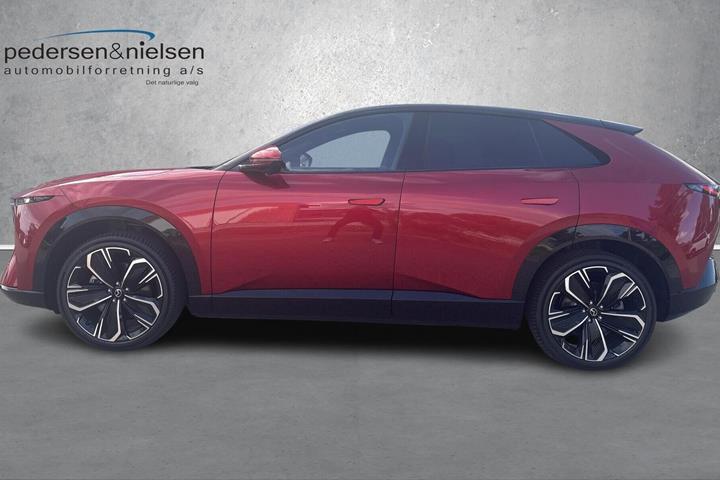 Rød Mazda CX-6e fra 2026