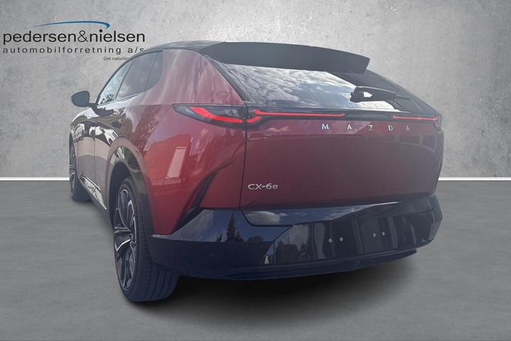 Rød Mazda CX-6e fra 2026