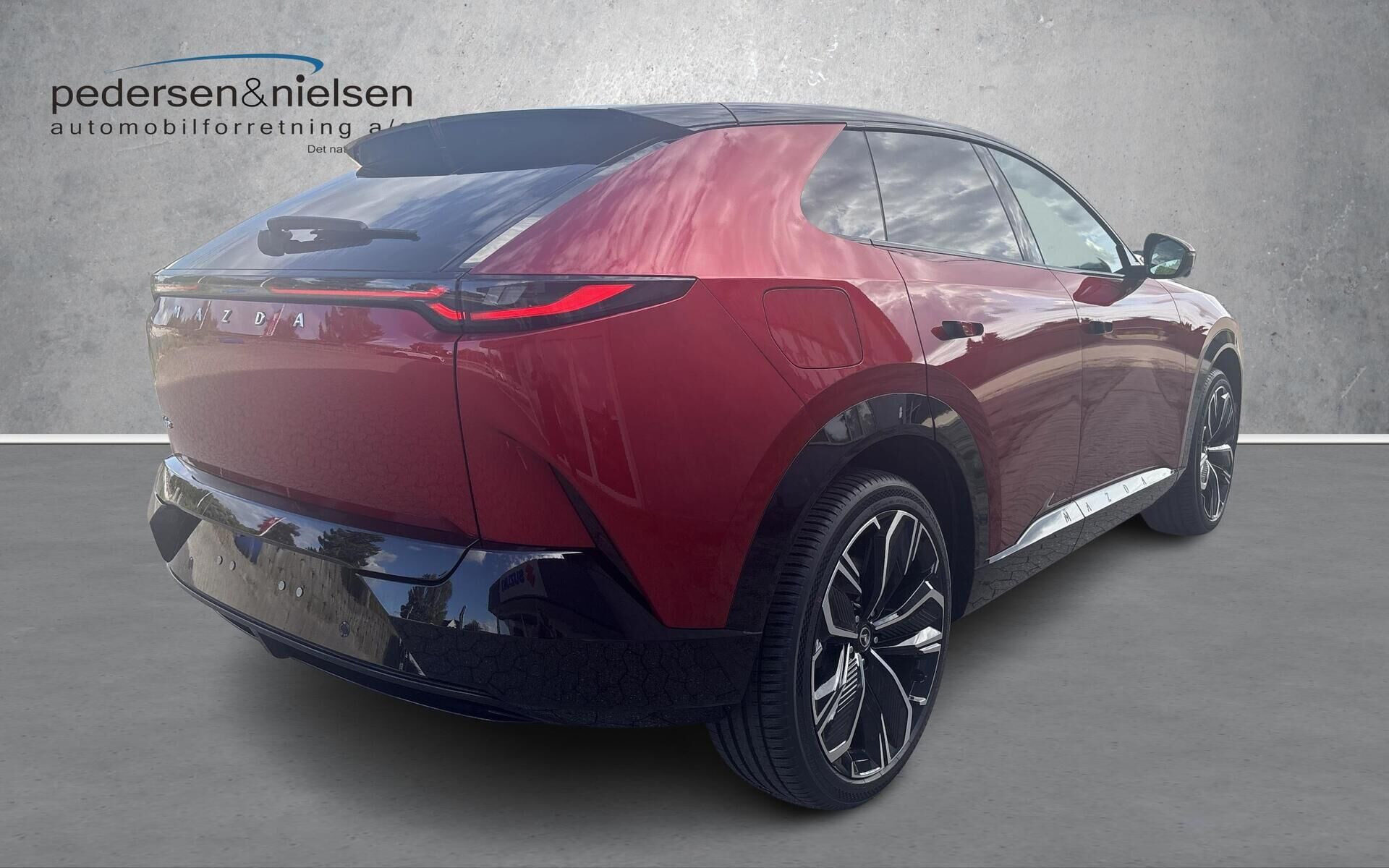 Rød Mazda CX-6e fra 2026