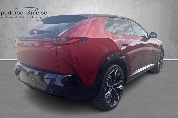 Rød Mazda CX-6e fra 2026