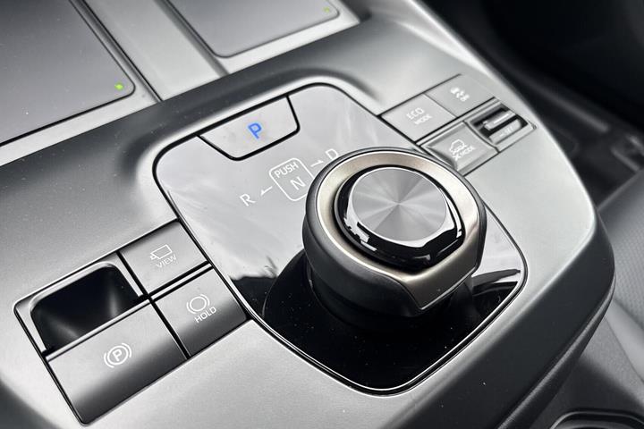 Grå Toyota bZ4X Touring fra 2026