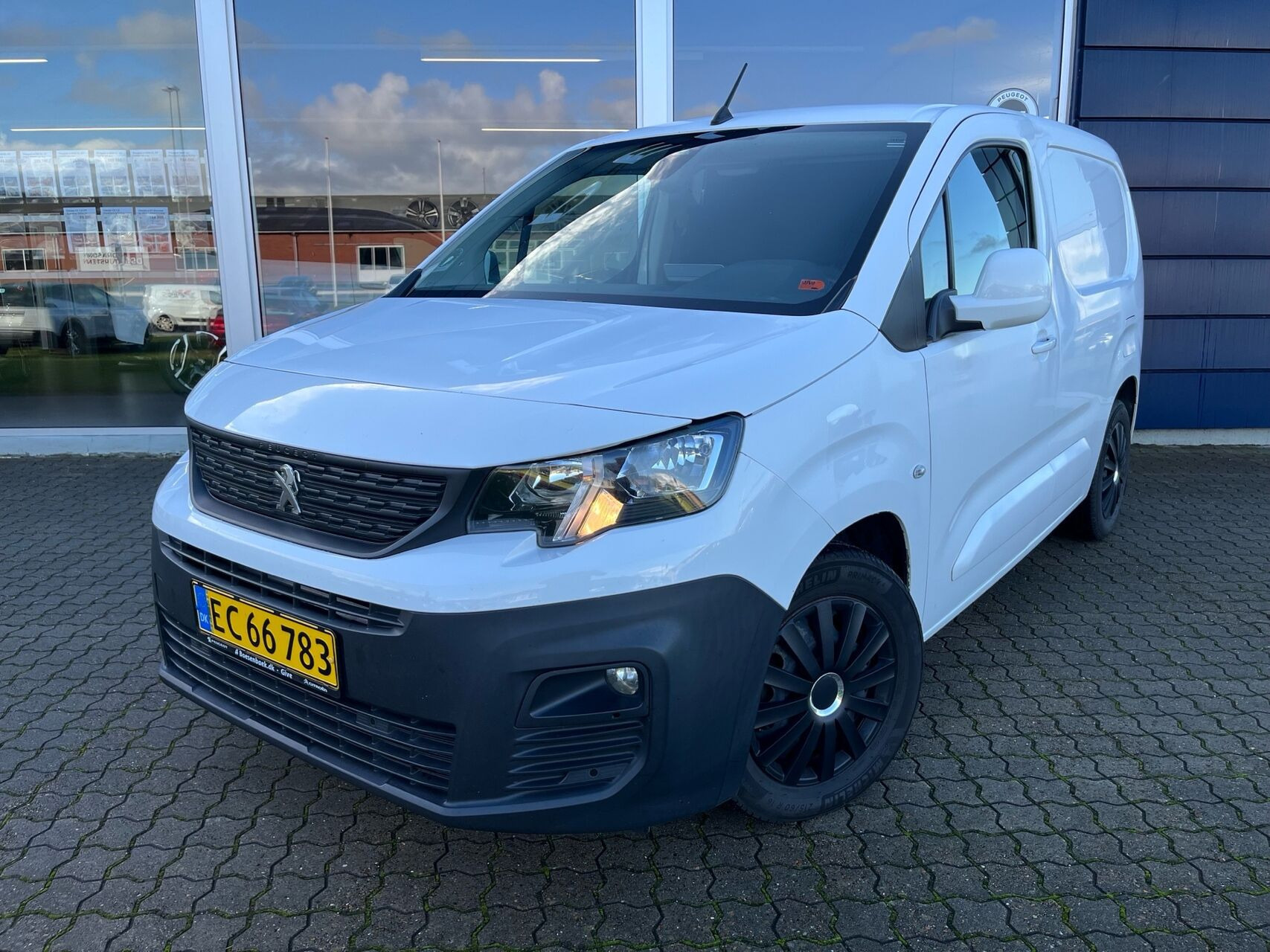 Hvid Peugeot Partner fra 2019