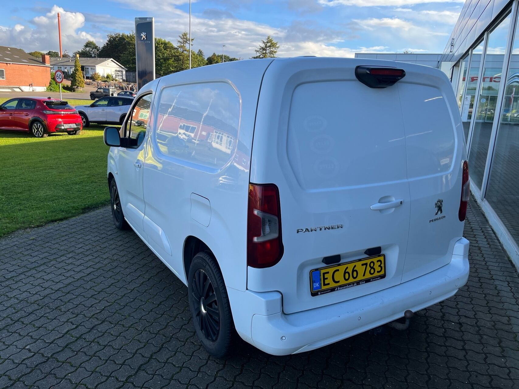 Hvid Peugeot Partner fra 2019