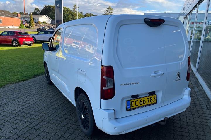 Hvid Peugeot Partner fra 2019