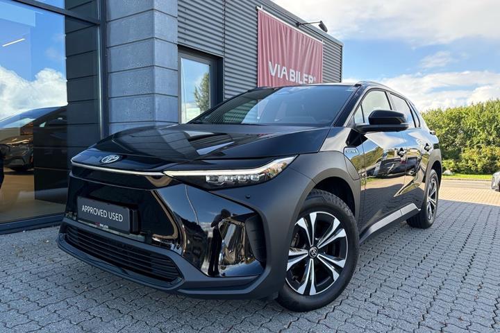 Sort Toyota BZ4X fra 2023
