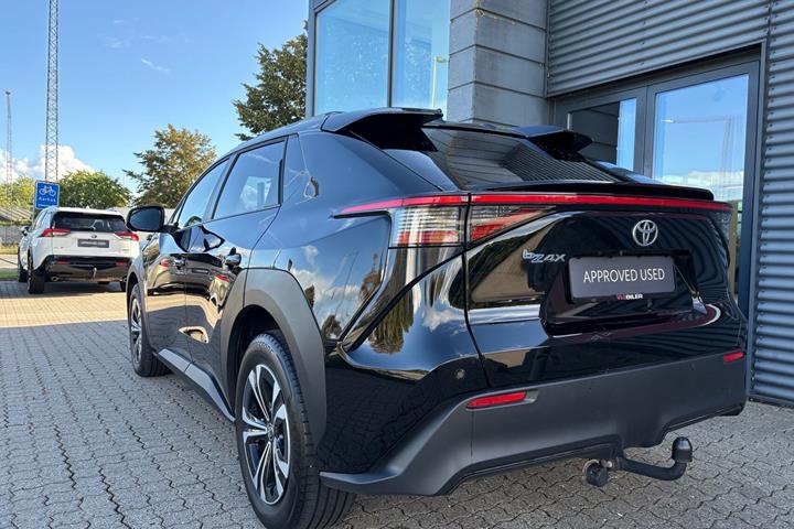 Sort Toyota BZ4X fra 2023