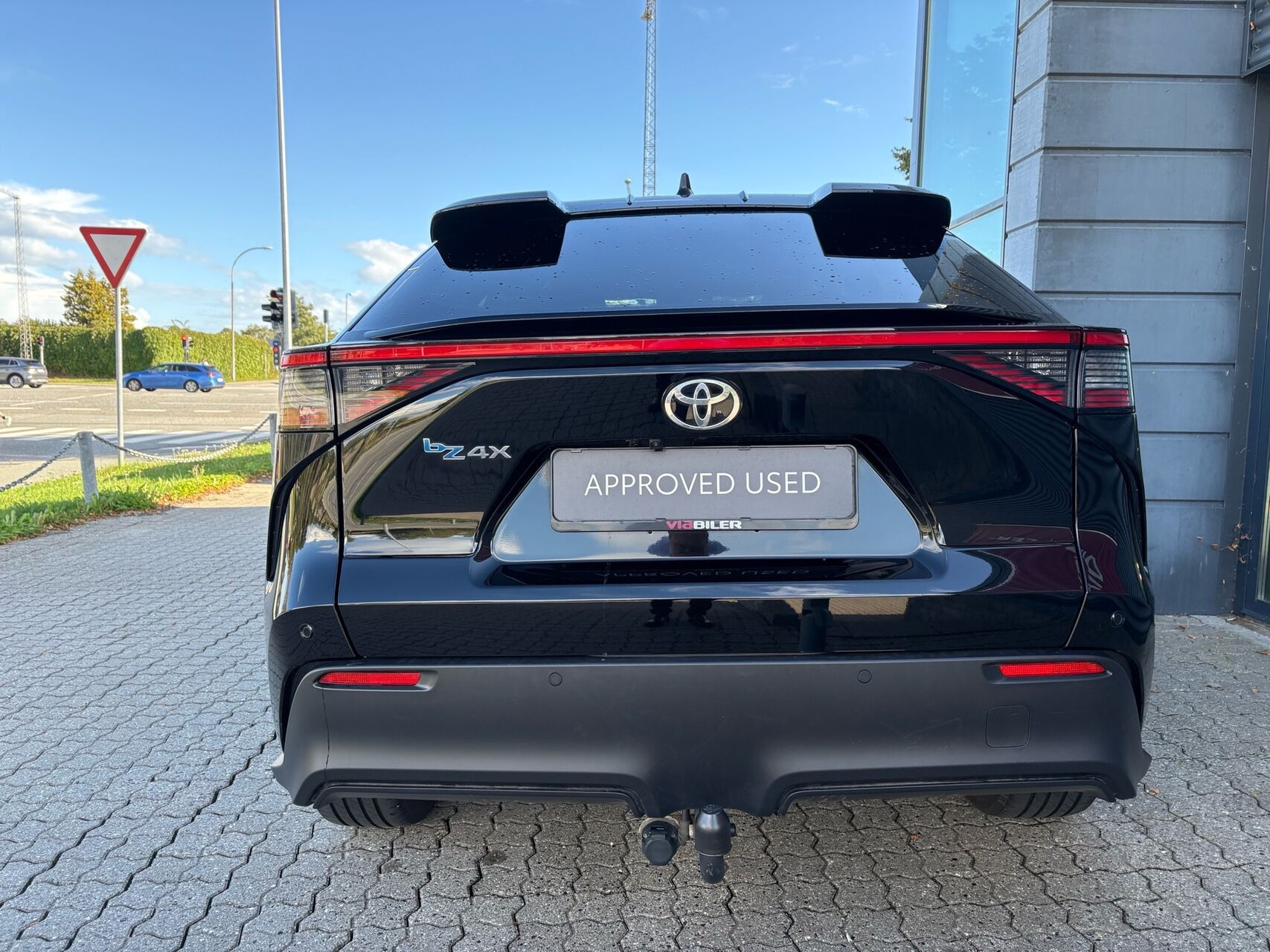 Sort Toyota BZ4X fra 2023