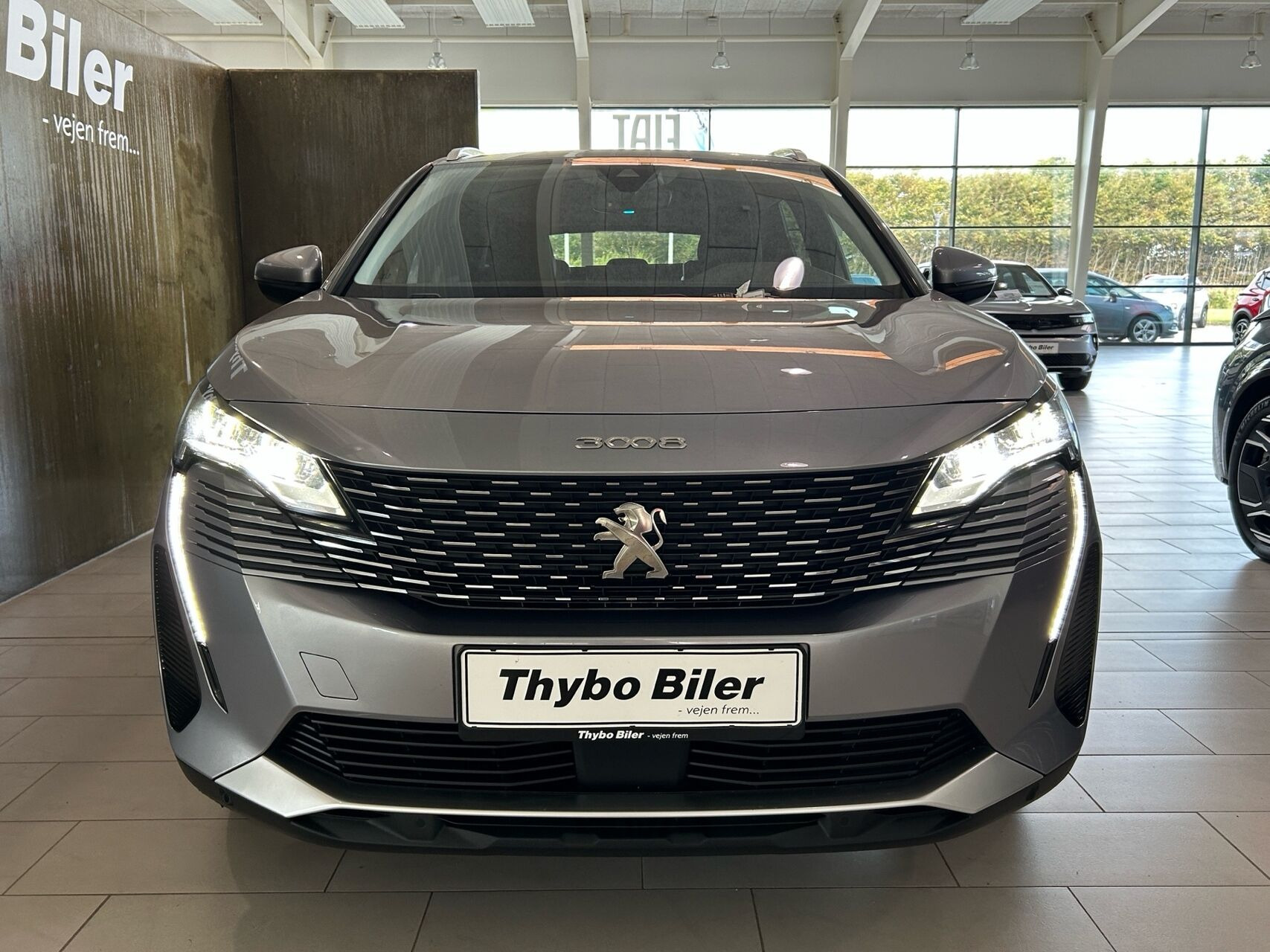 Grå Peugeot 3008 fra 2021