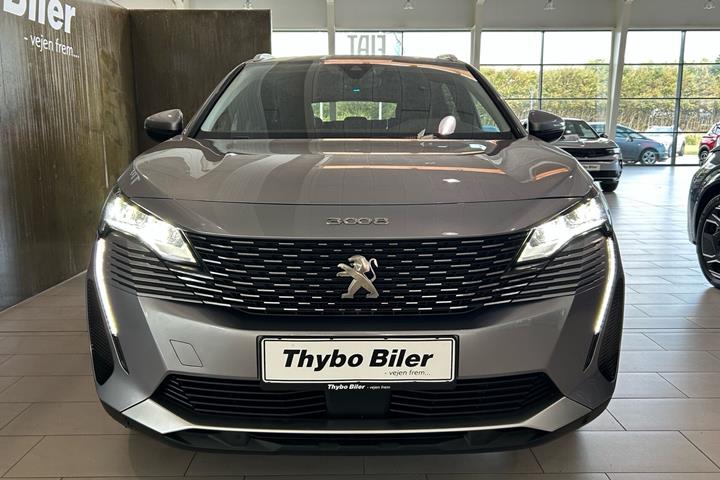 Grå Peugeot 3008 fra 2021