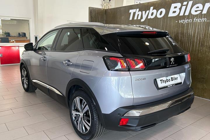 Grå Peugeot 3008 fra 2021