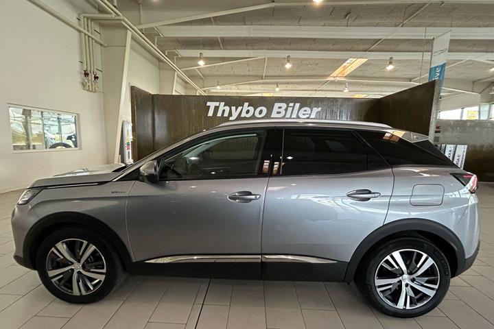 Grå Peugeot 3008 fra 2021