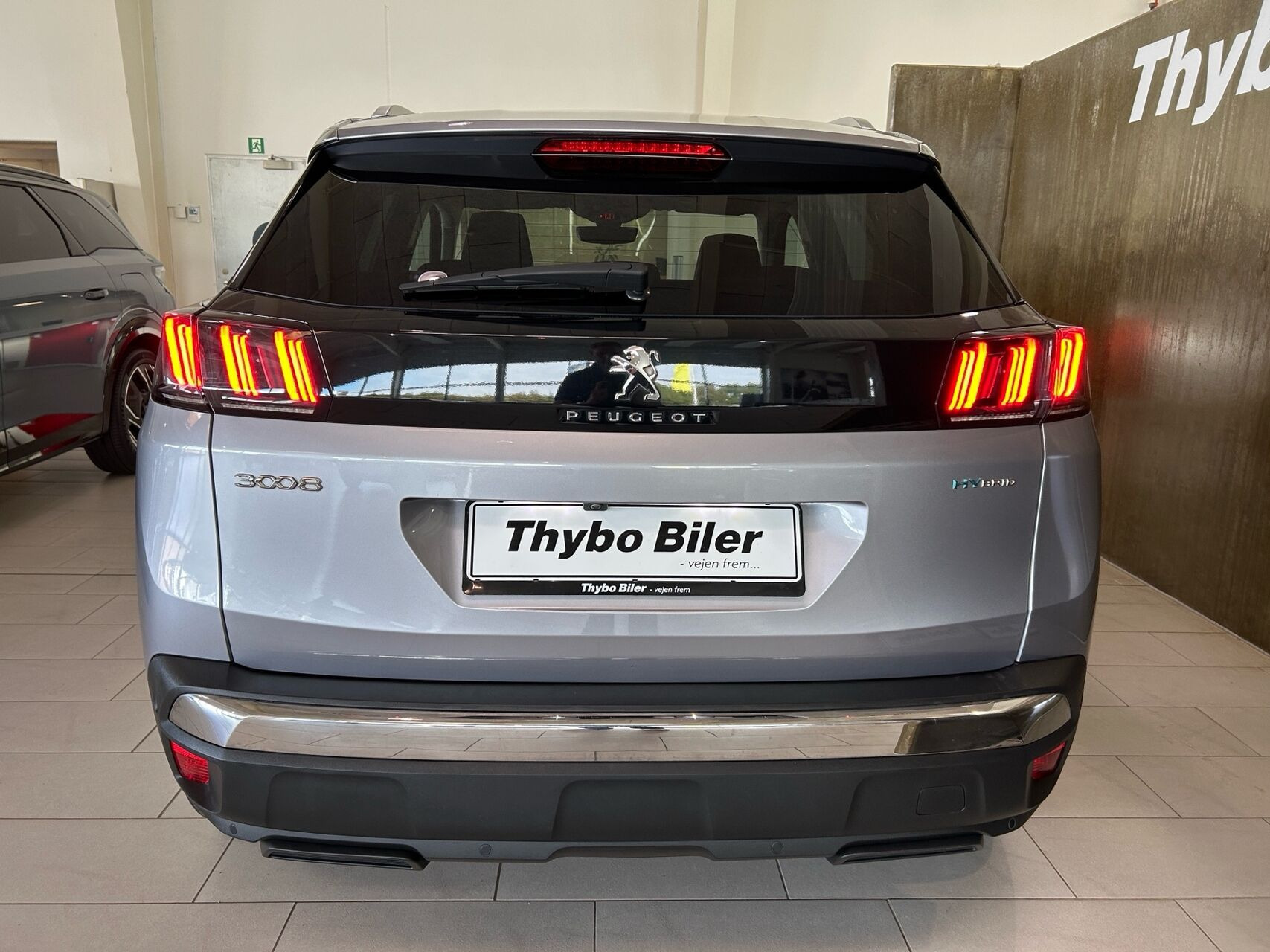Grå Peugeot 3008 fra 2021