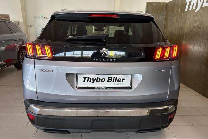 Grå Peugeot 3008 fra 2021