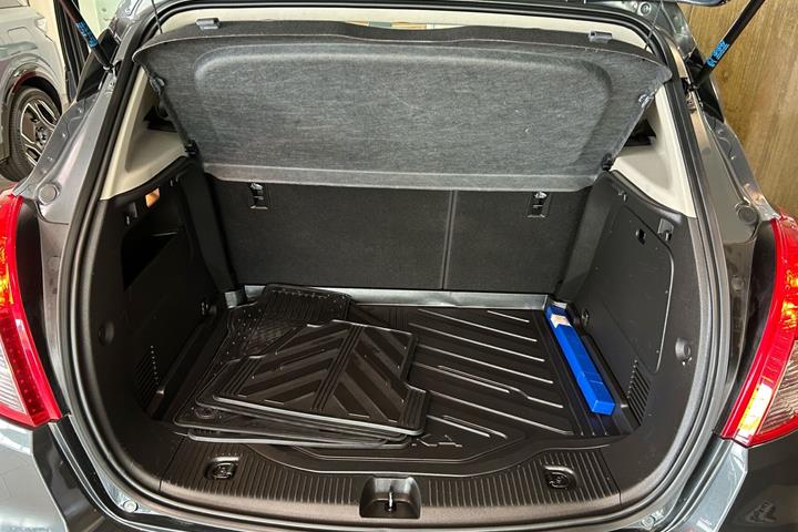 Grå Peugeot 3008 fra 2021