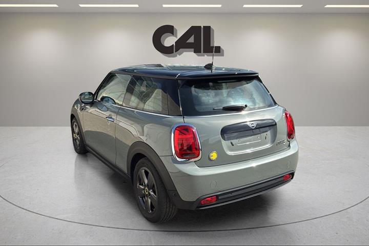 Grå Mini Cooper fra 2021