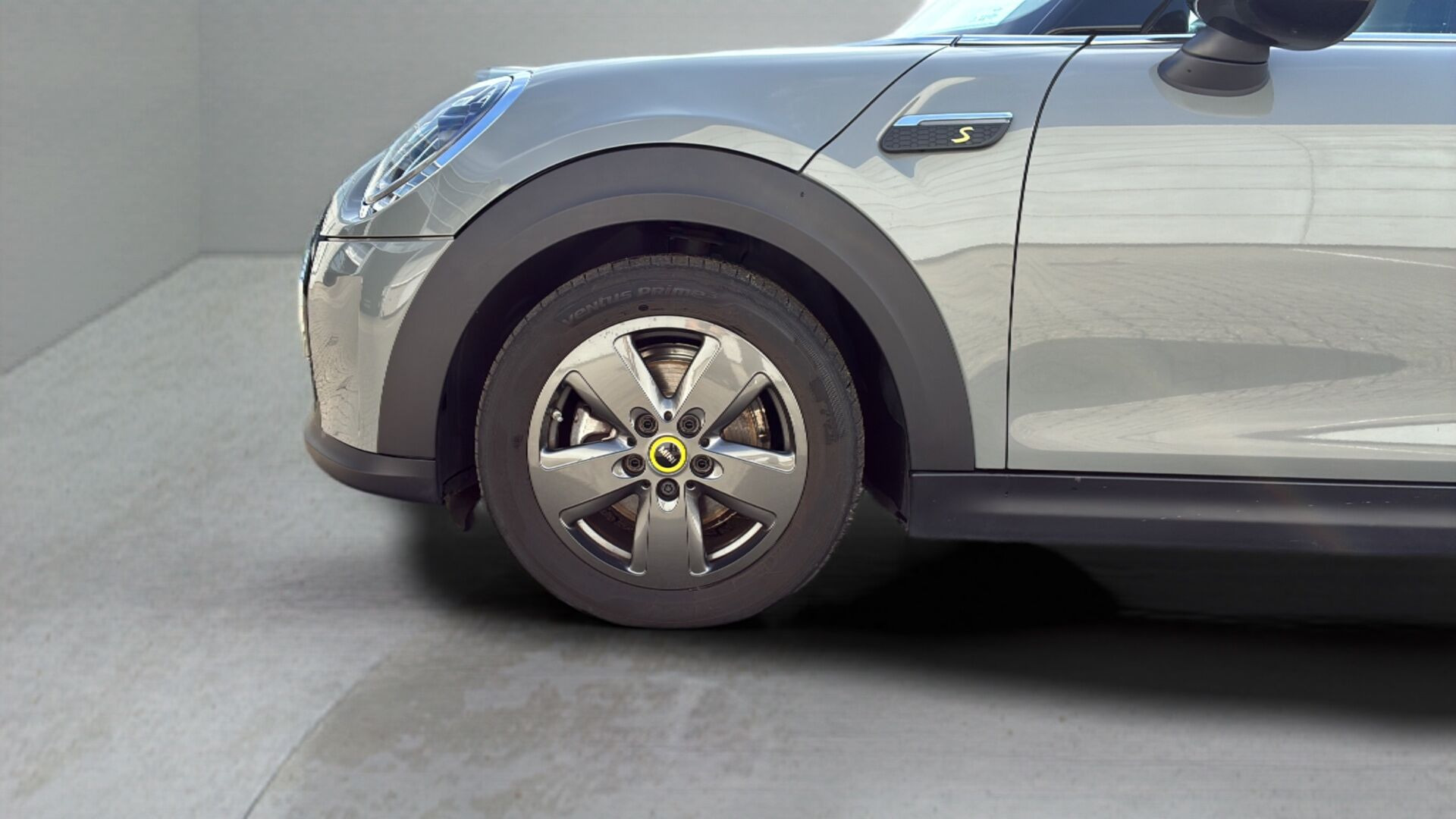 Grå Mini Cooper fra 2021