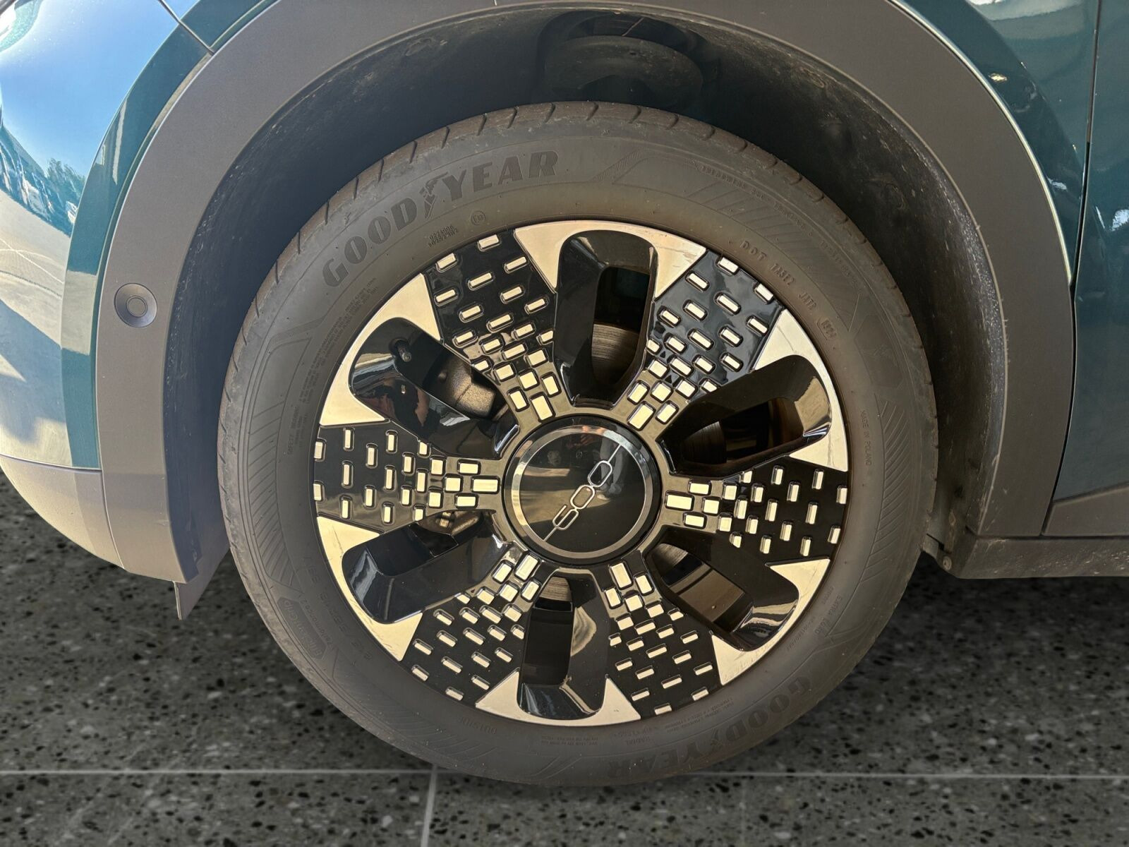 Grøn Fiat 600e fra 2024