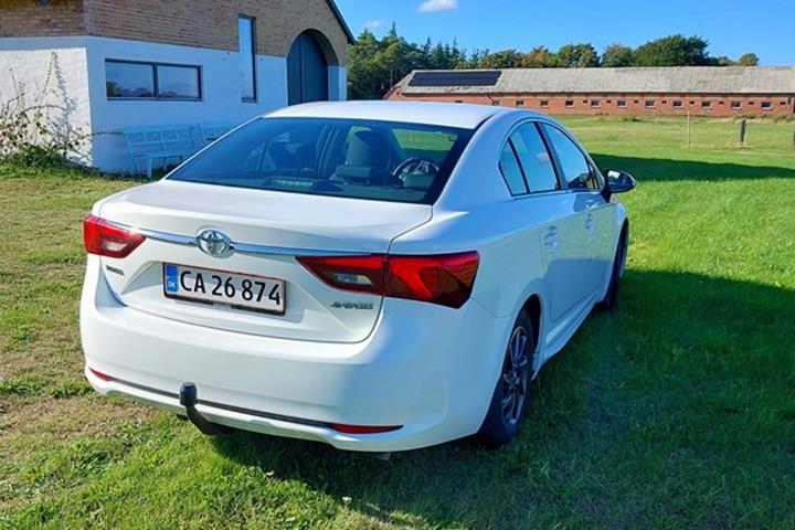 undefined Toyota Avensis fra 2016