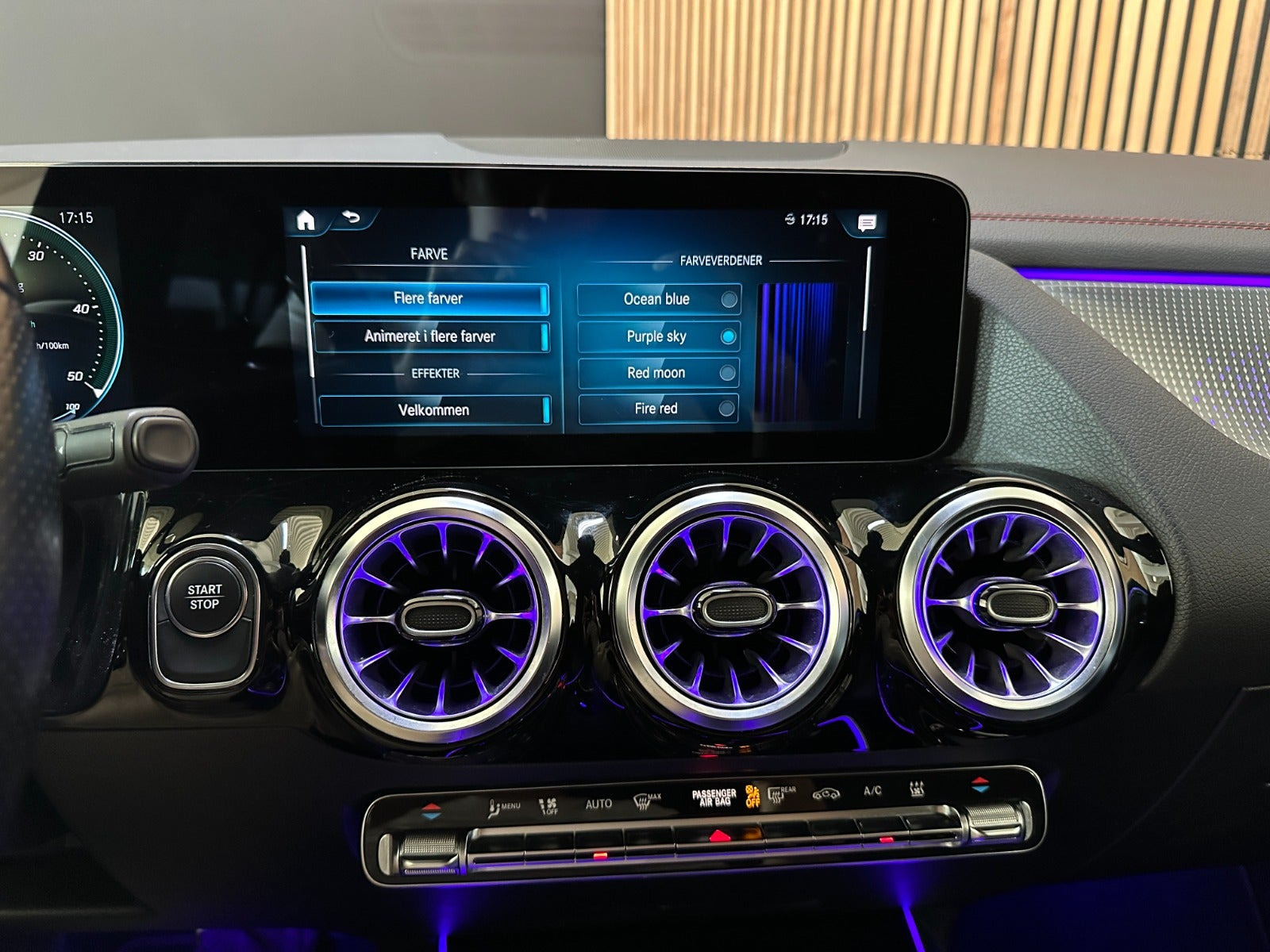 Blå Mercedes EQA250 fra 2022