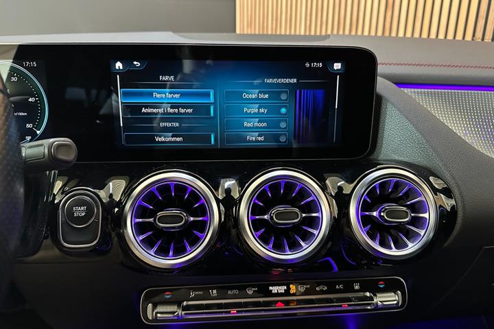 Blå Mercedes EQA250 fra 2022