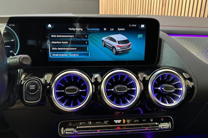 Blå Mercedes EQA250 fra 2022