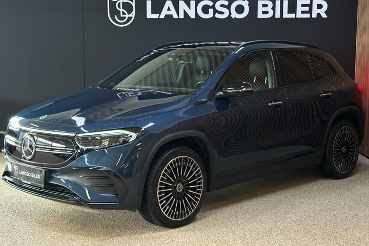 Blå Mercedes EQA250 fra 2022 set udefra