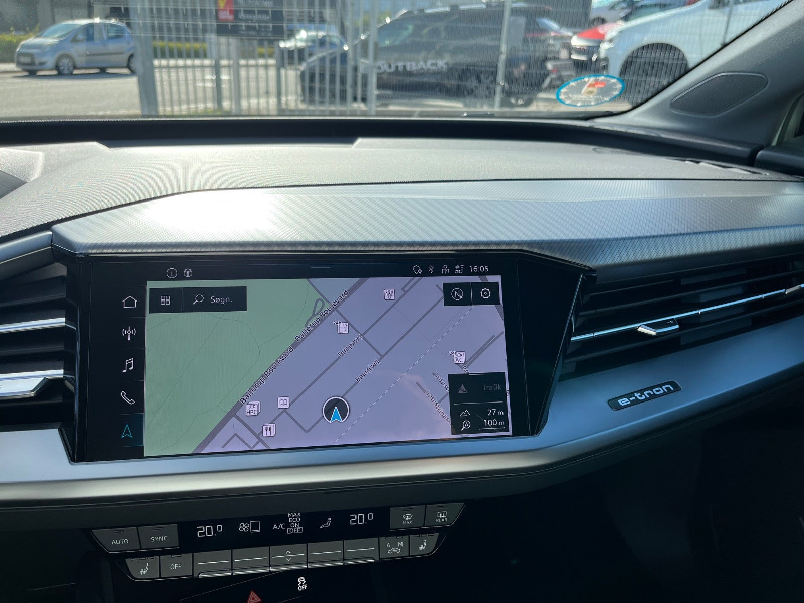 Grå Audi Q4 e-tron fra 2023