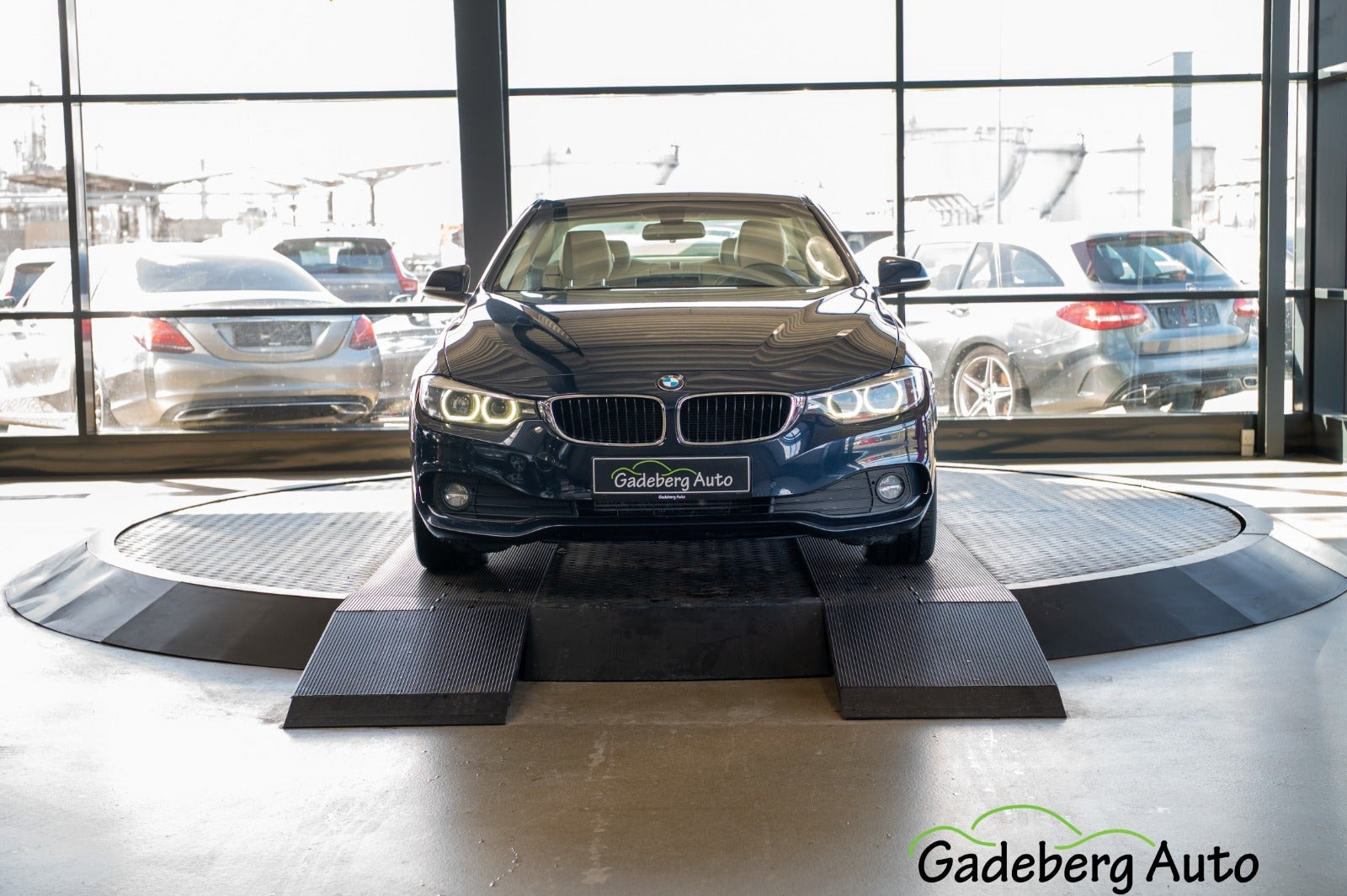 Blå BMW 420d fra 2018