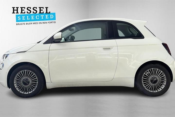 Hvid Fiat 500e fra 2024