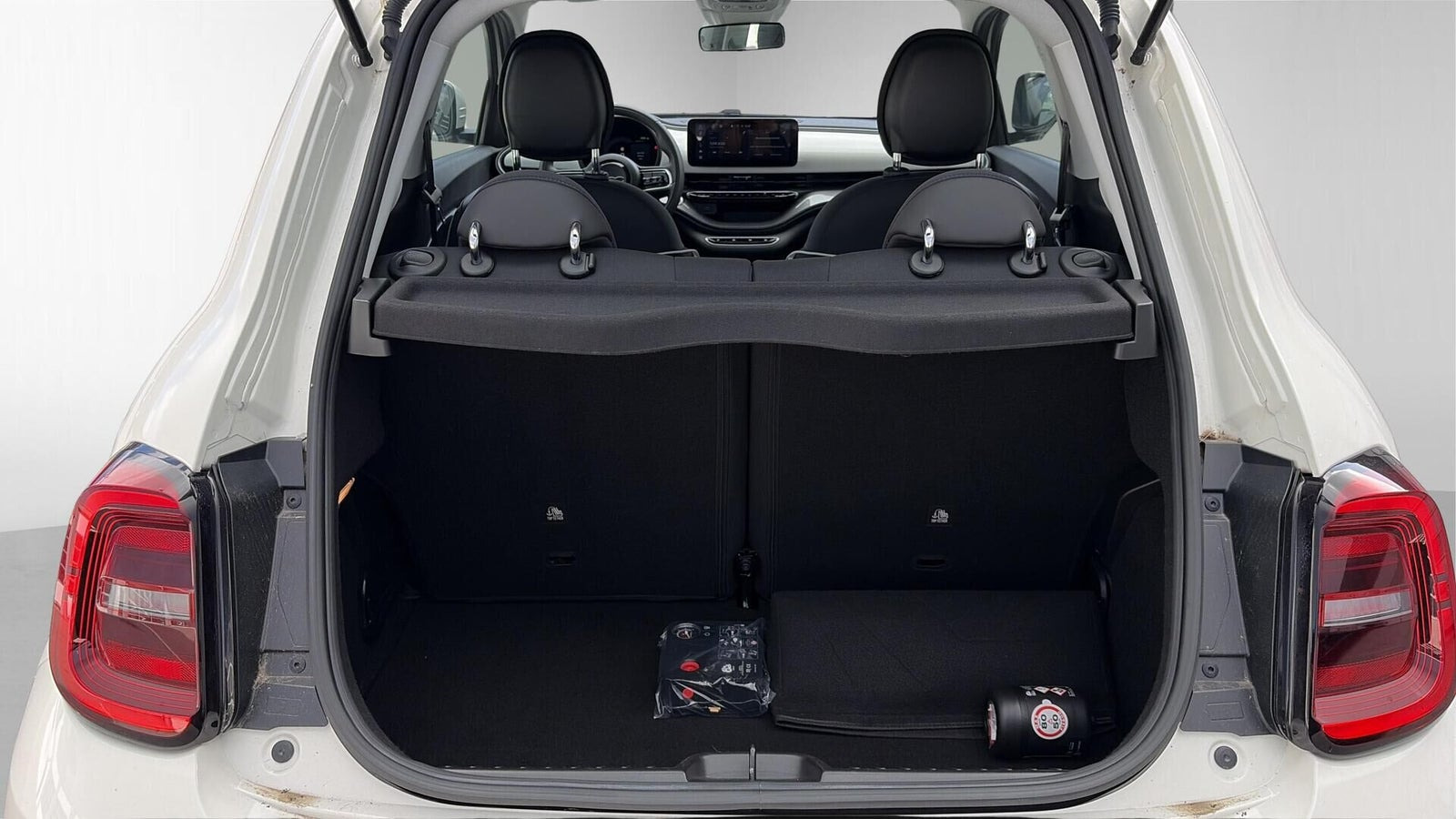 Hvid Fiat 500e fra 2024