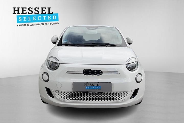 Hvid Fiat 500e fra 2023