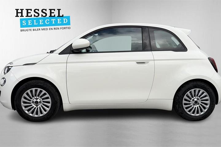 Hvid Fiat 500e fra 2023